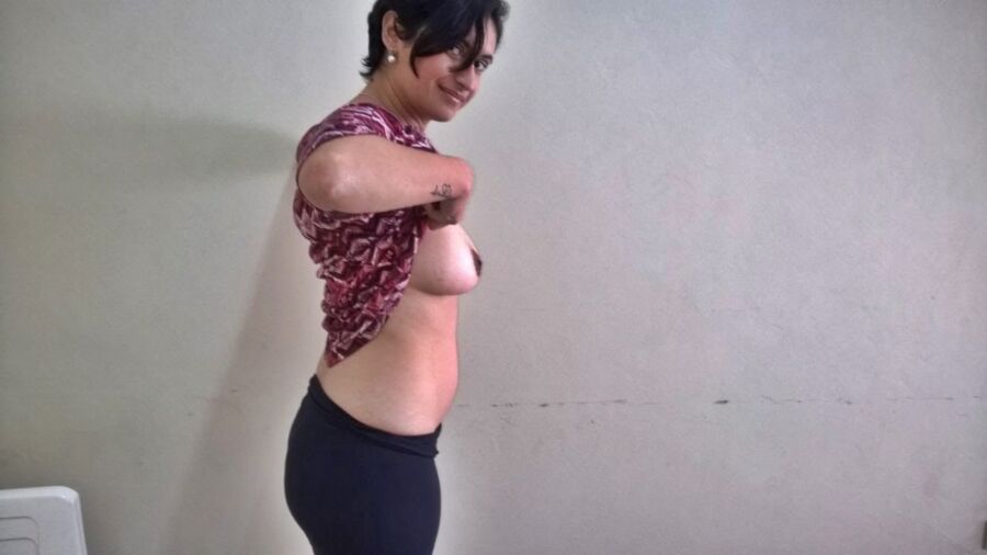 Free porn pics of Latina milf showing tits 13 of 14 pics
