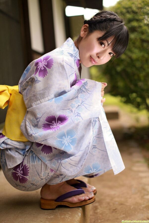 Free porn pics of Kimono - Yukata with barefoot Geta sandals (nn) 24 of 30 pics