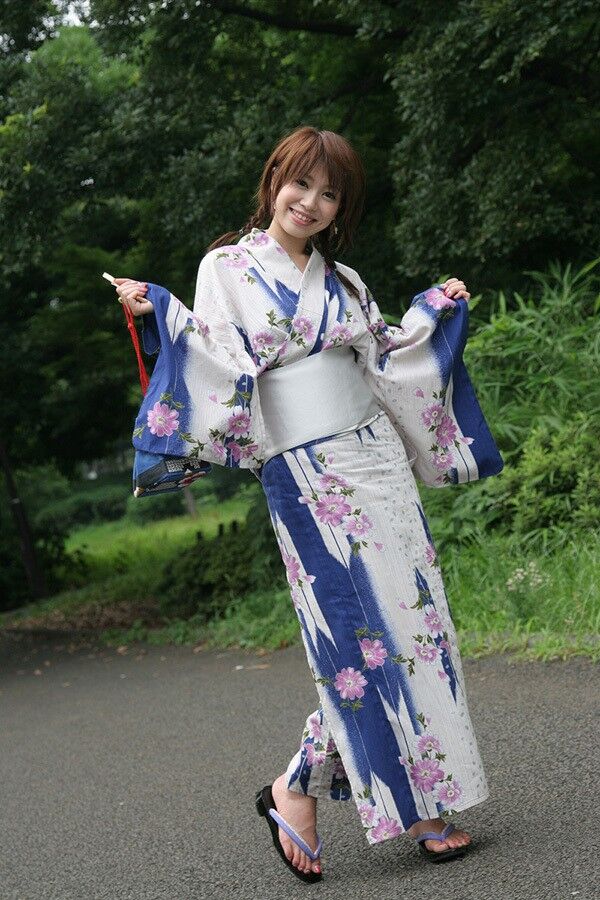 Free porn pics of Kimono - Yukata with barefoot Geta sandals (nn) 16 of 30 pics