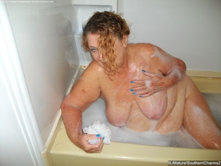 Free porn pics of Granny in the bath. 12 of 34 pics