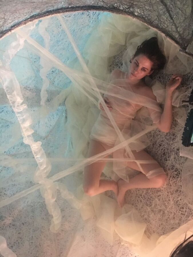 Free porn pics of Kristen Stewart Leaked 16 of 20 pics