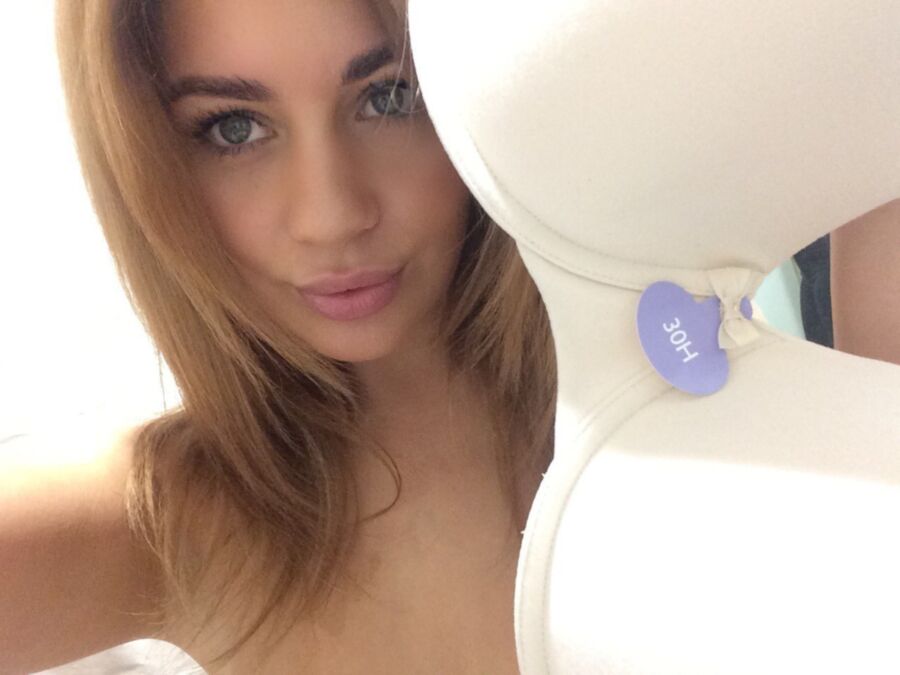 Celebrity Fappers Holly Peers Homemade Selfie Celebrity Porn Photo
