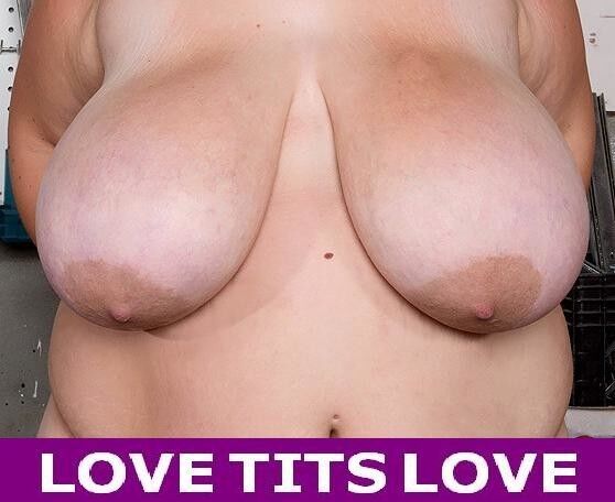 Free porn pics of Love tits love 11 of 20 pics