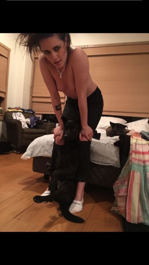 Free porn pics of Kristen Stewart Leaked 10 of 20 pics
