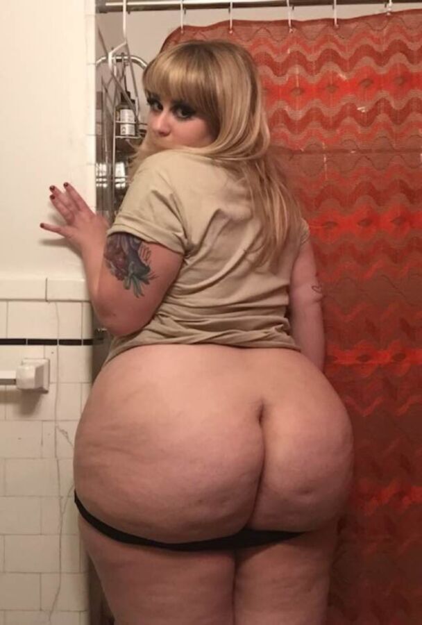 Free porn pics of Supersized cuties  11 of 15 pics