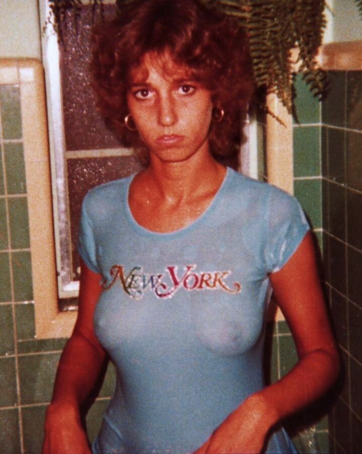 Free porn pics of Retro Gold - Cathy Diane Schneider - bathroom 1 of 5 pics