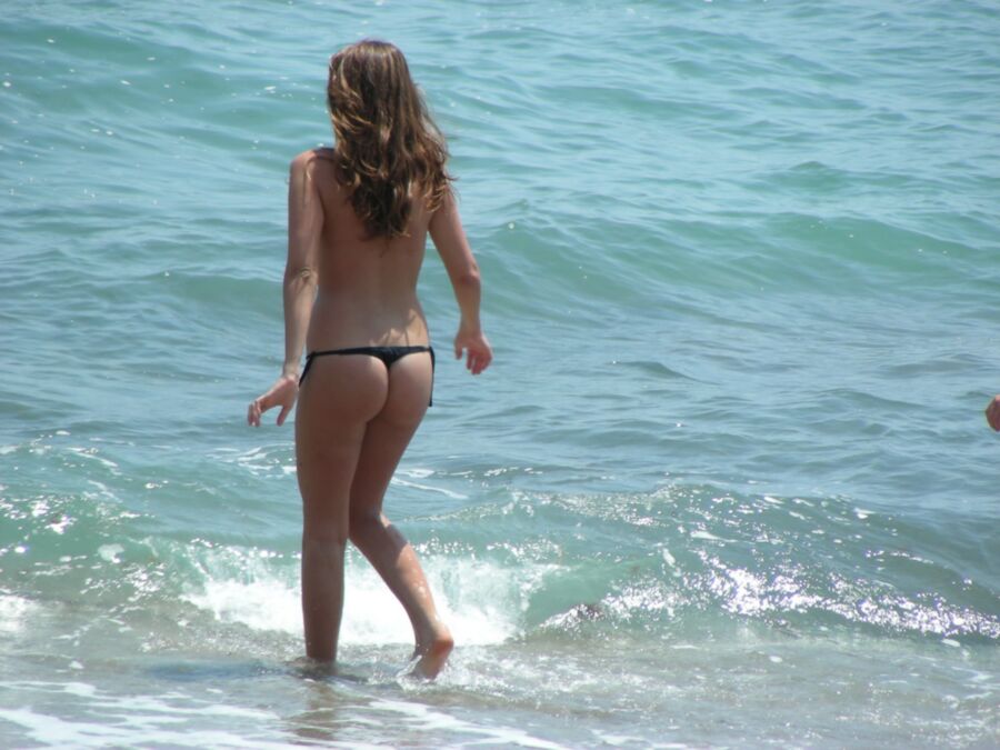 Free porn pics of Beach Candids 15 of 1070 pics