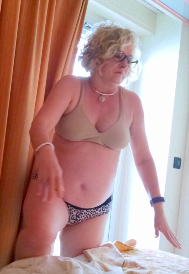 Free porn pics of wife on cruise 13 of 70 pics