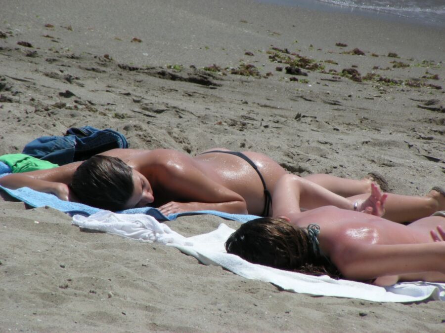 Free porn pics of Beach Candids 19 of 1070 pics