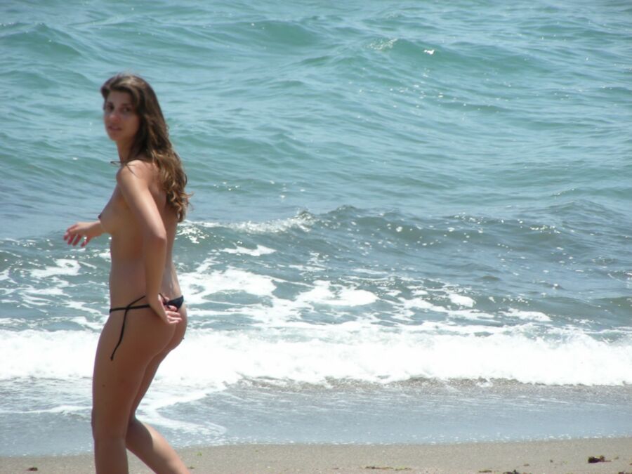 Free porn pics of Beach Candids 13 of 1070 pics