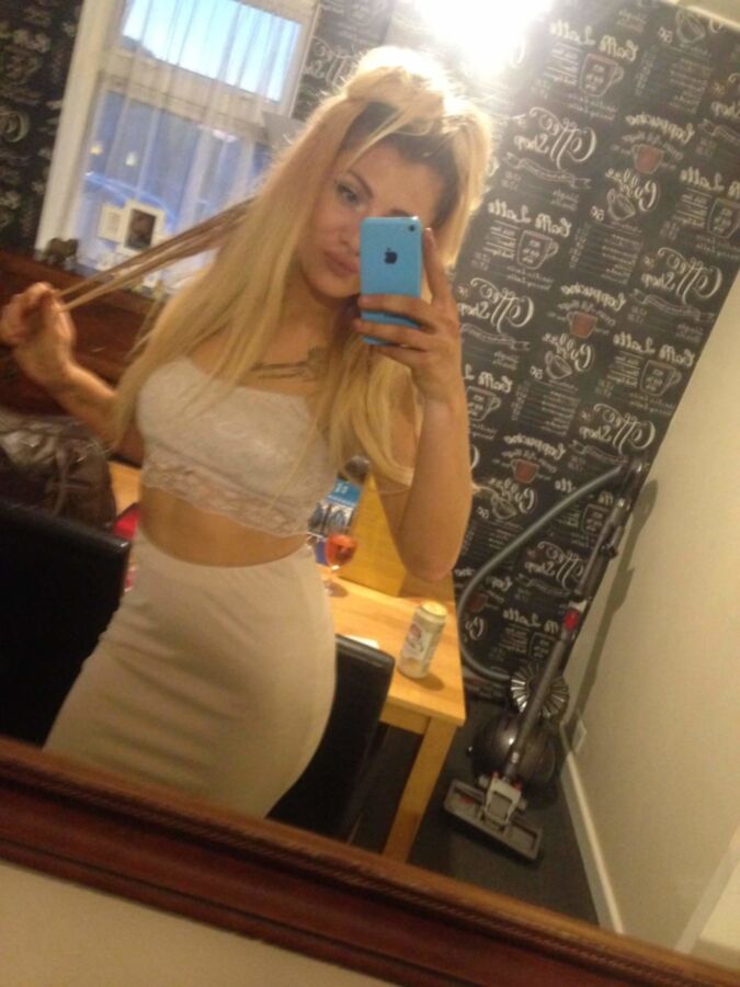 Free porn pics of Teen chav slut  4 of 12 pics