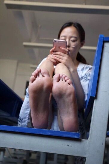 Free porn pics of NERDY GIRL TEASING WITH HER FEET (JAPAN) 1 of 5 pics