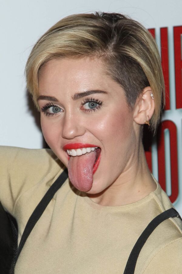 Free porn pics of Miley Cyrus 18 of 35 pics