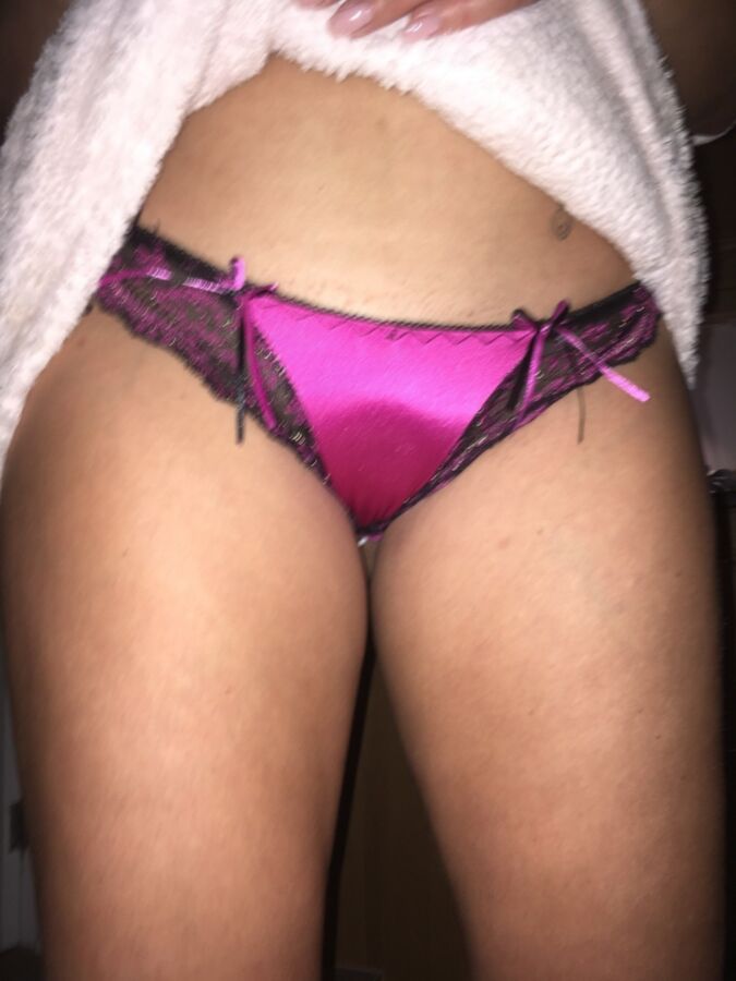 Free porn pics of satin panty sluts 1 of 132 pics