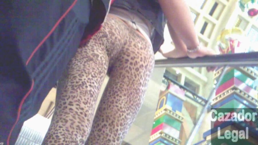 Free porn pics of Argentinian teen asses walk the street 11 of 22 pics