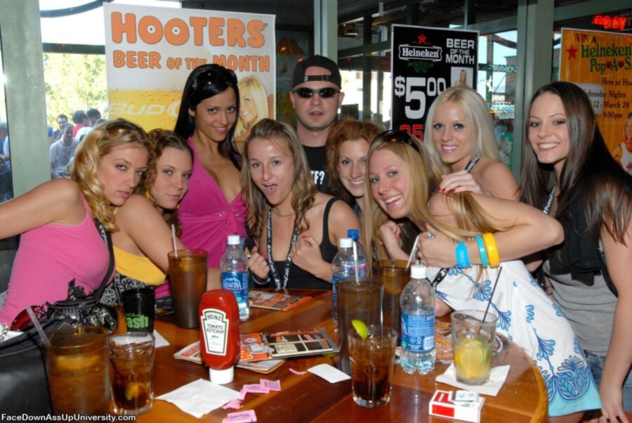 Free porn pics of Lunch at Hooters 16 of 20 pics