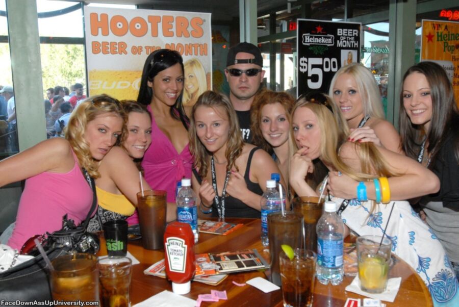 Free porn pics of Lunch at Hooters 17 of 20 pics