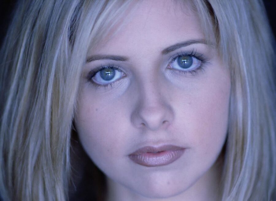 Free porn pics of SARAH MICHELLE GELLAR THE LOVE BITE QUEEN FROM NYC 22 of 60 pics
