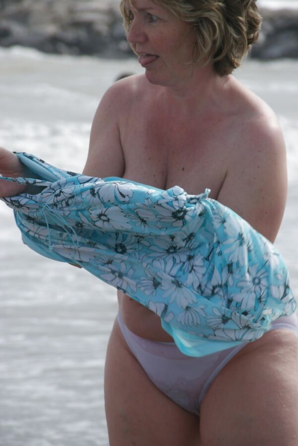 Housewife beach blonde panties
