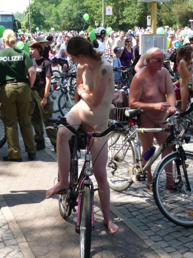 Free porn pics of nudisten in berlin 15 of 25 pics