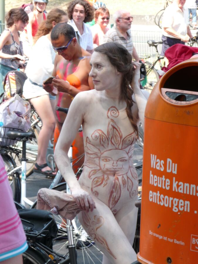 Free porn pics of nudisten in berlin 20 of 25 pics