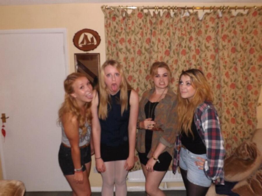 Free porn pics of Daughter Amy and friends 17 of 222 pics