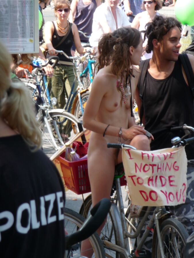 Free porn pics of nudisten in berlin 12 of 25 pics