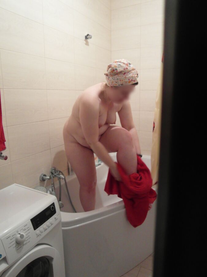 Free porn pics of BBW wife drying up after the bath 5 of 10 pics