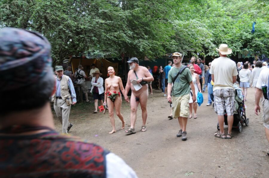 Free porn pics of Naked girls at the Oregon Country Fair 23 of 109 pics