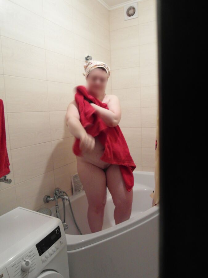 Free porn pics of BBW wife drying up after the bath 2 of 10 pics