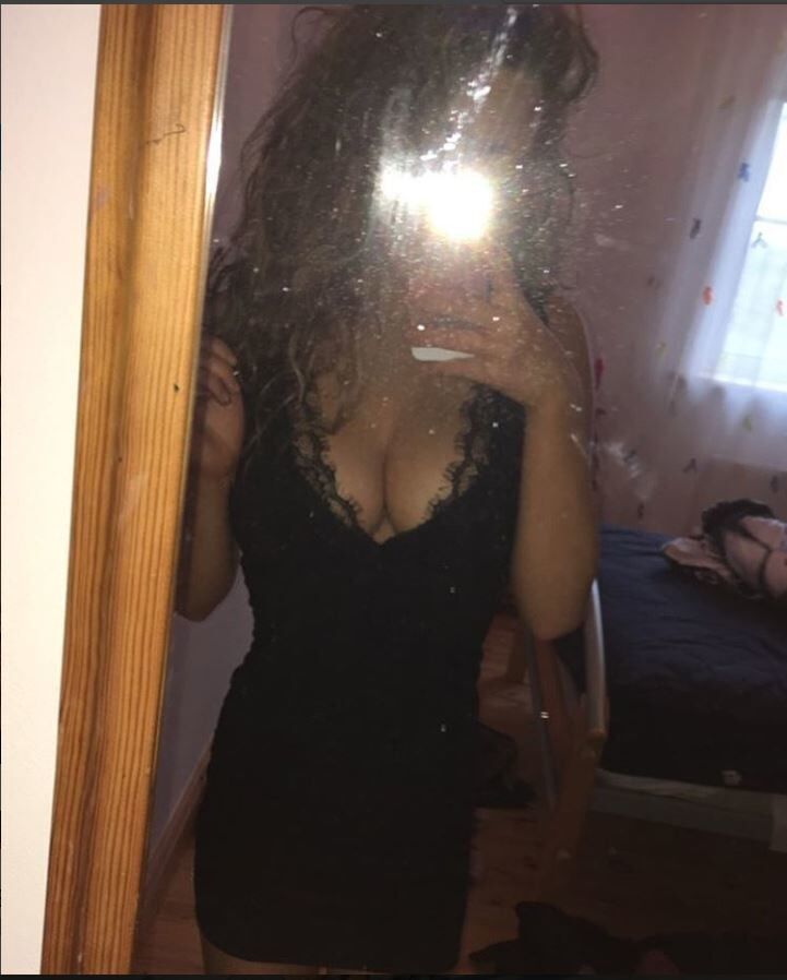 Free porn pics of American chav slut who ls living in Ireland  9 of 23 pics