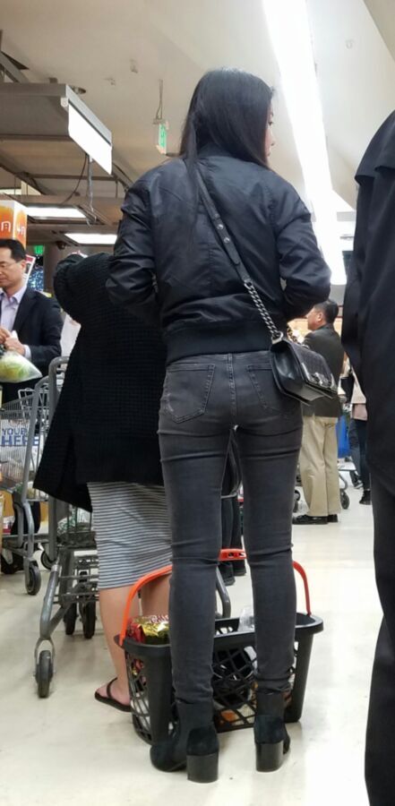Free porn pics of Asian Hottie in supermarket line 20 of 26 pics