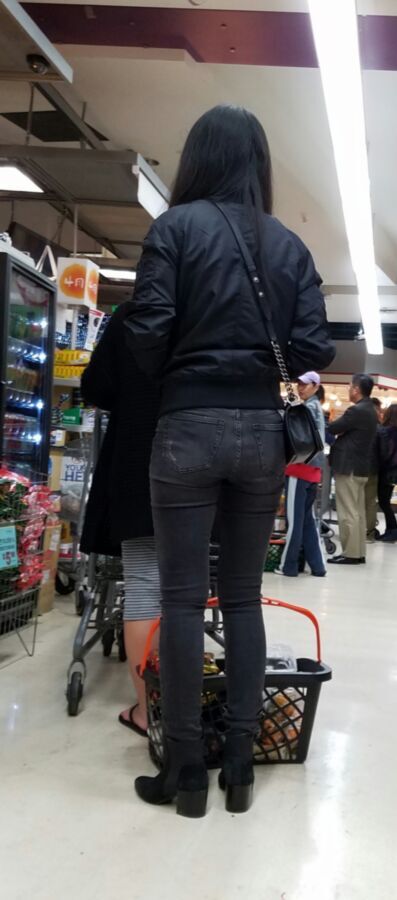 Free porn pics of Asian Hottie in supermarket line 10 of 26 pics