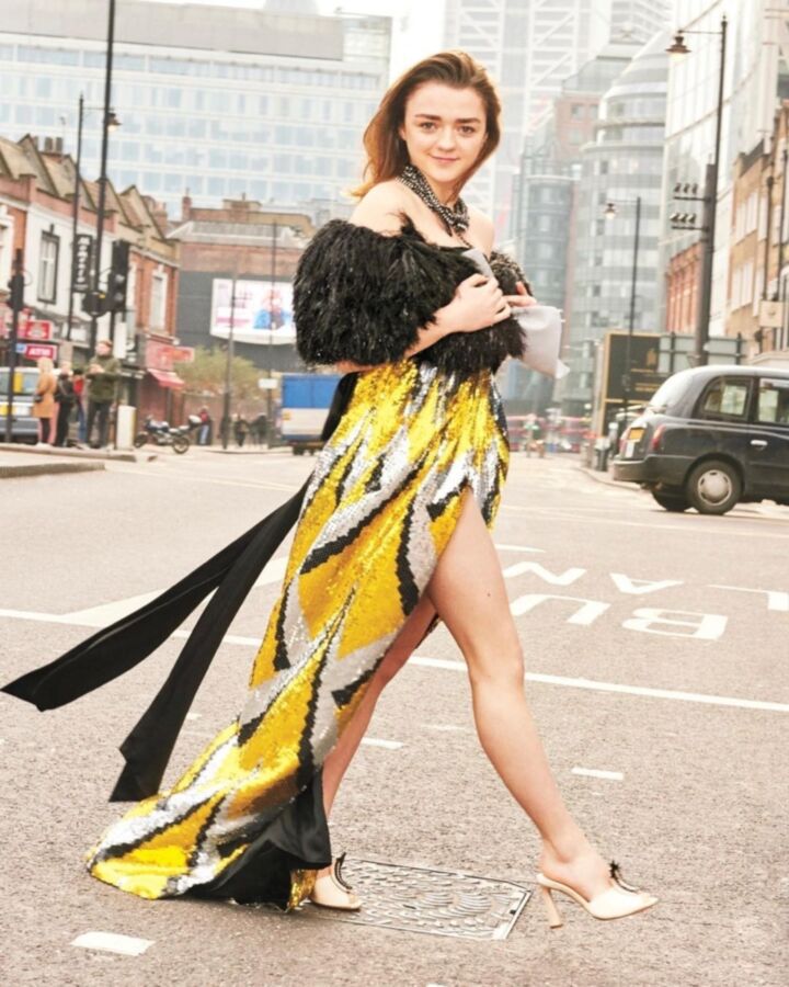 Free porn pics of Contribution - Maisie Williams (new) AMAZING feet and legs 4 of 14 pics