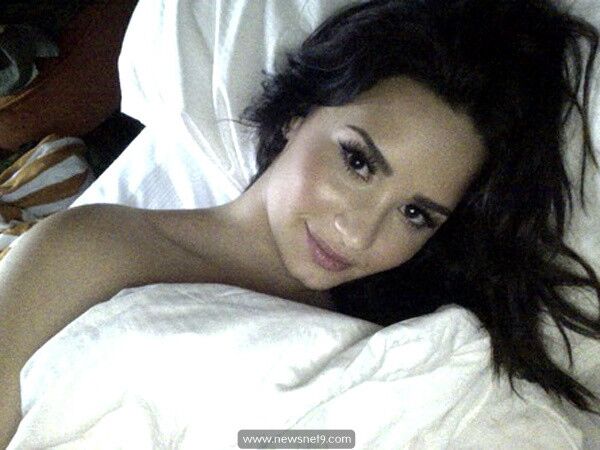 Free porn pics of Demi Lovato Singer 8 of 11 pics
