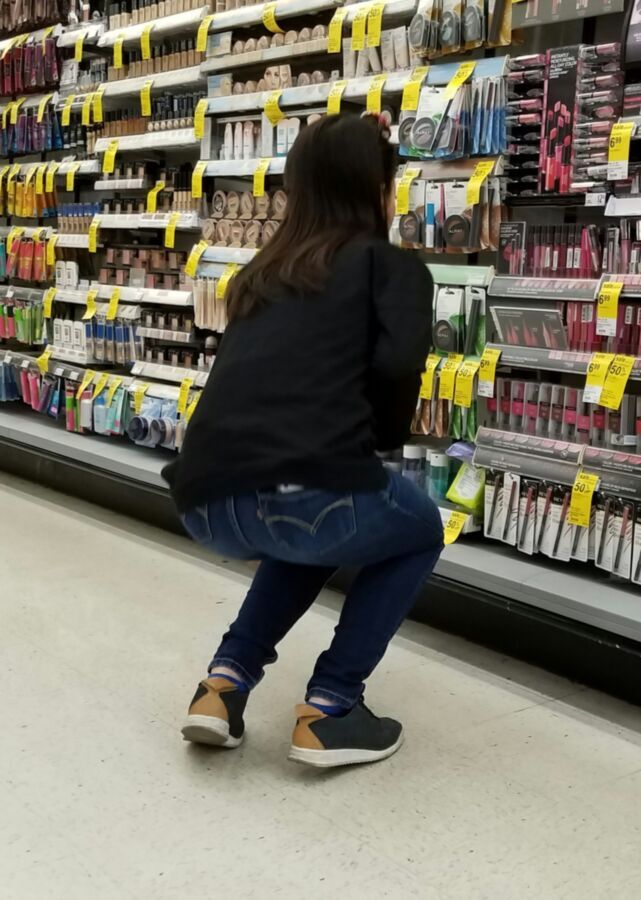 Free porn pics of Korean Hottie at a CVS 12 of 24 pics