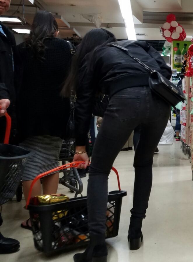 Free porn pics of Asian Hottie in supermarket line 23 of 26 pics