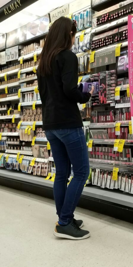 Free porn pics of Korean Hottie at a CVS 15 of 24 pics