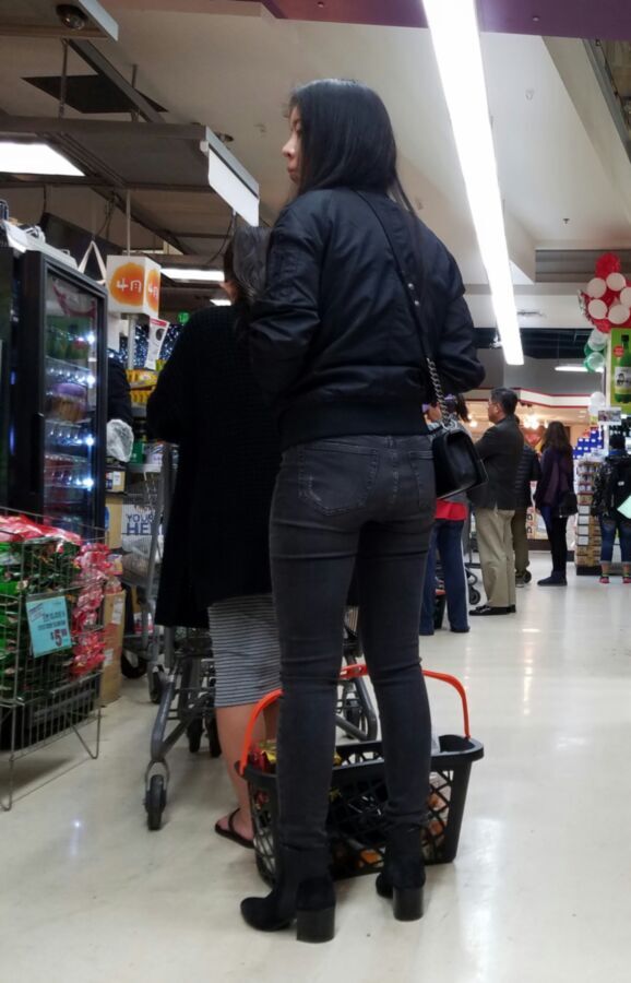 Free porn pics of Asian Hottie in supermarket line 13 of 26 pics