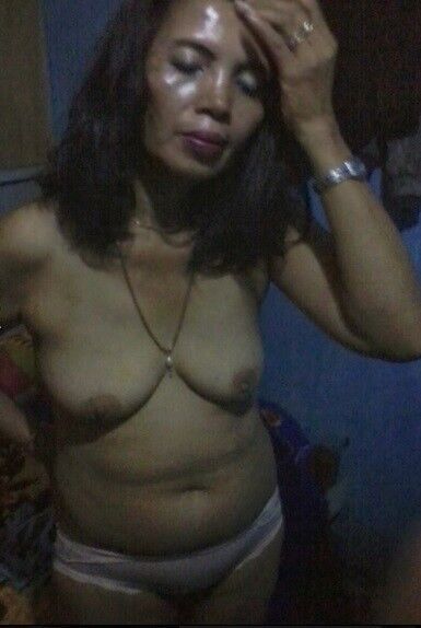 Free porn pics of Mature Amateur  Indonesian. 1 of 4 pics