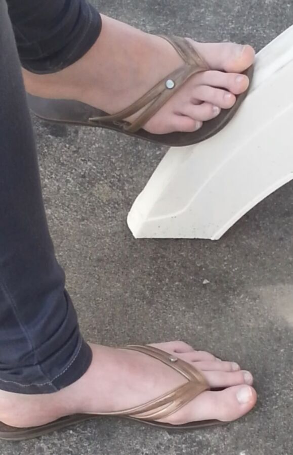 Free porn pics of Teen sexy feet and bikini 5 of 7 pics