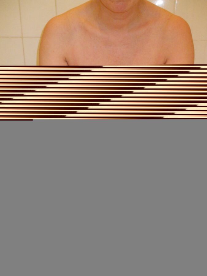 Free porn pics of Wee in the shower 1 of 6 pics