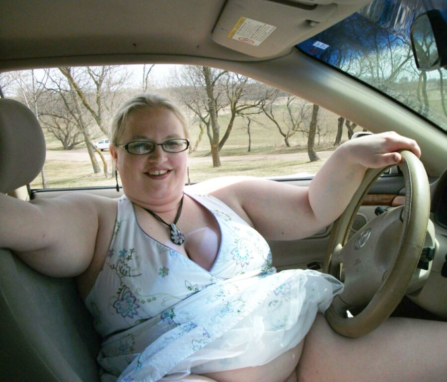 Free porn pics of BBW Val likes to get naked with her car 1 of 21 pics