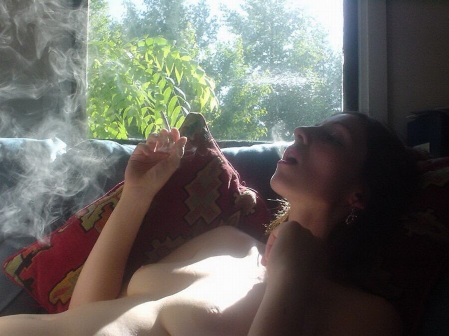 Free porn pics of having a smoke 3 of 20 pics