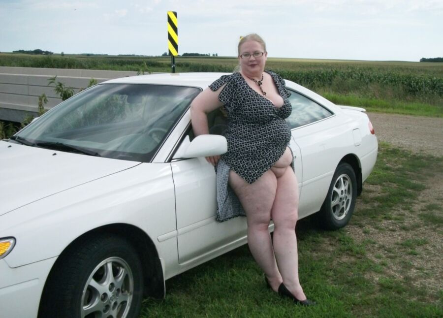 Free porn pics of BBW Val likes to get naked with her car 18 of 21 pics