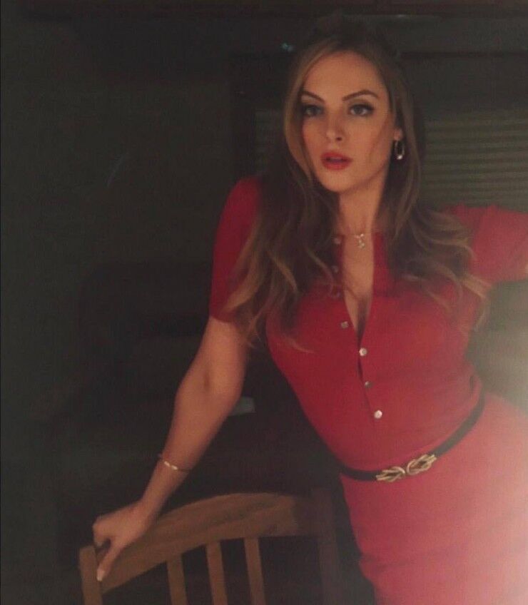 Free porn pics of Elizabeth Gillies 17 of 76 pics