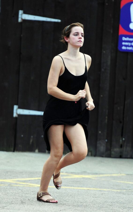 Free porn pics of celebrity feet - Emma Watson 13 of 38 pics