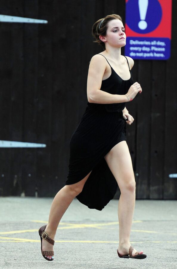 Free porn pics of celebrity feet - Emma Watson 12 of 38 pics