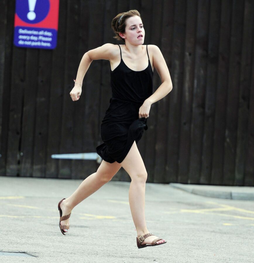 Free porn pics of celebrity feet - Emma Watson 14 of 38 pics