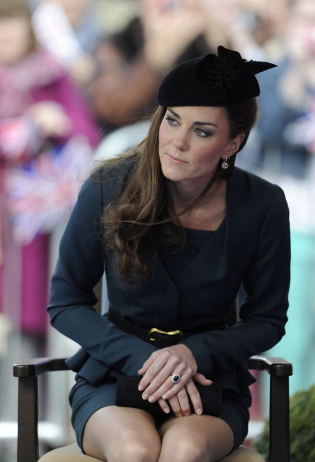 Free porn pics of Kate Middleton !!! 1 of 26 pics